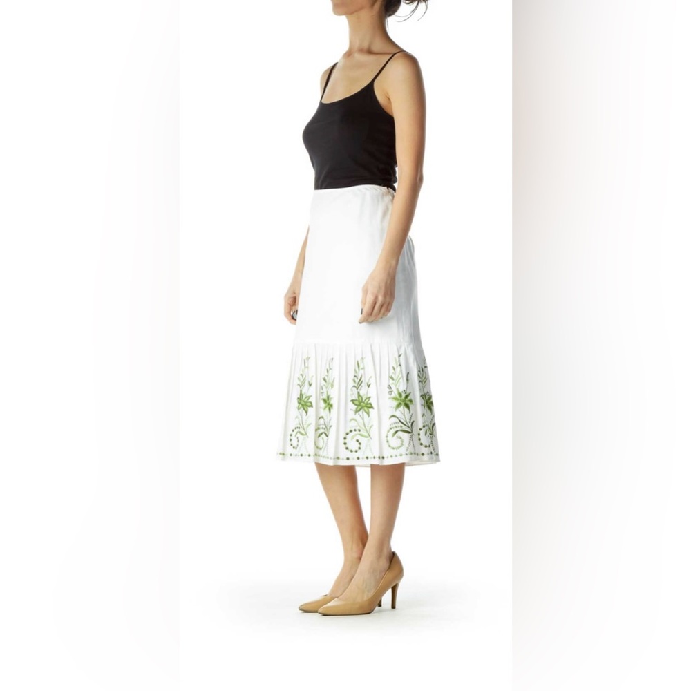 Ann Taylor White Green Embroidered A-Line
Skirt Size 6.